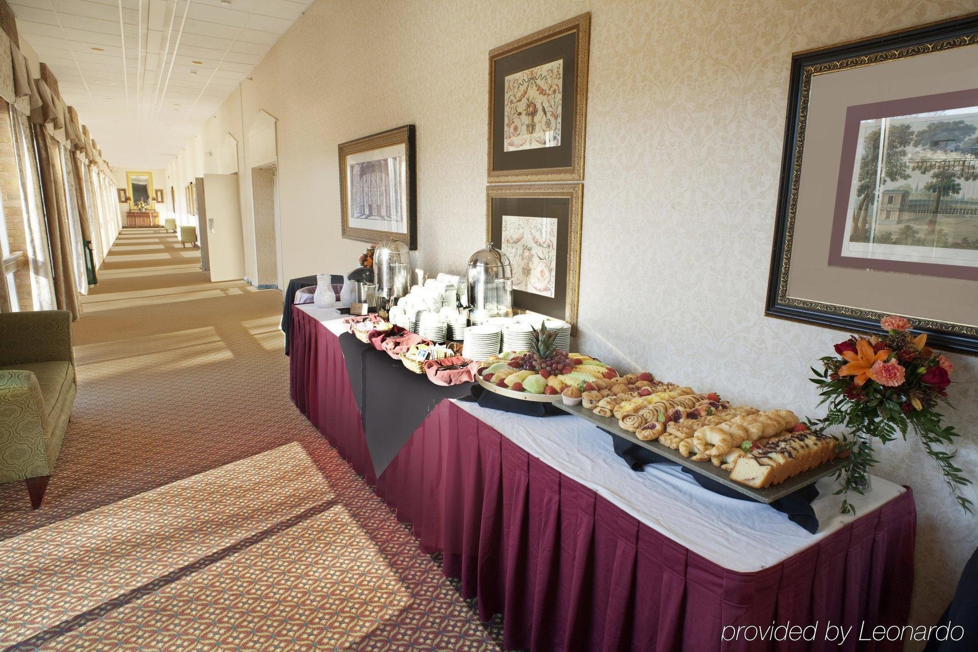 Clarion Hotel & Suites - Convention Center Fredericksburg Restaurant photo